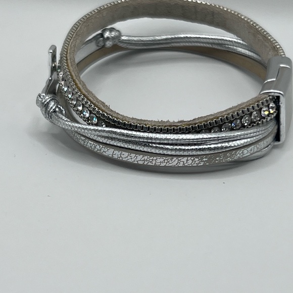 4 Magnetic leather bracelets - Picture 10 of 16